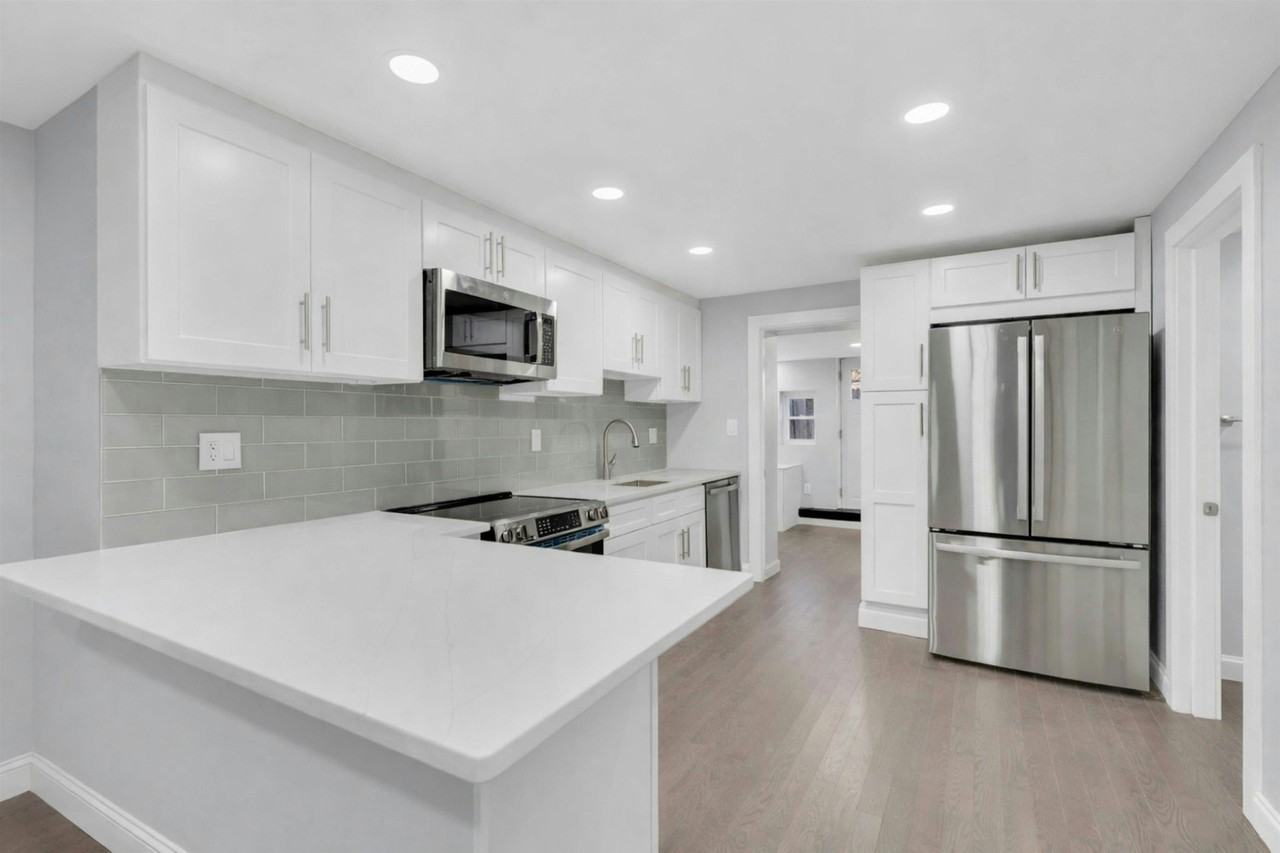 826 Grand St #1 - Photo 4 of 15