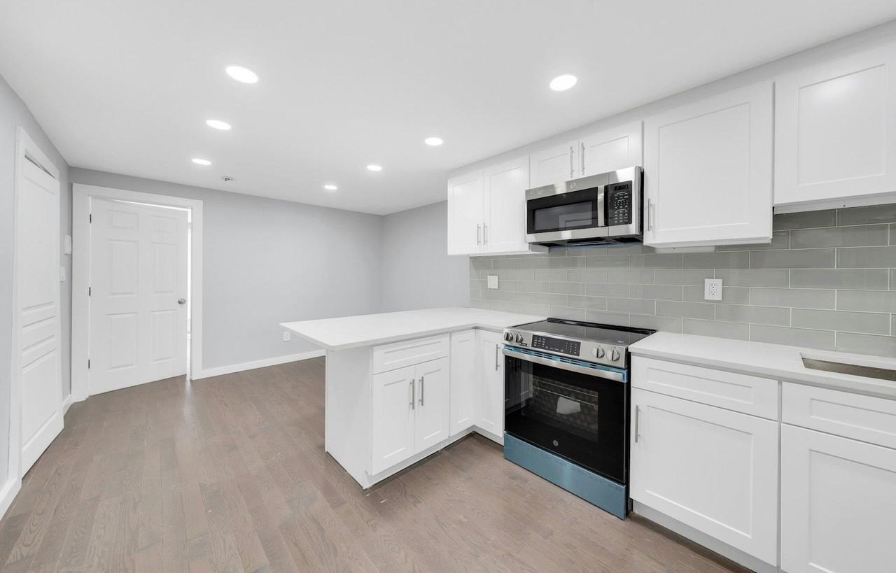 826 Grand St #1 - Photo 5 of 15