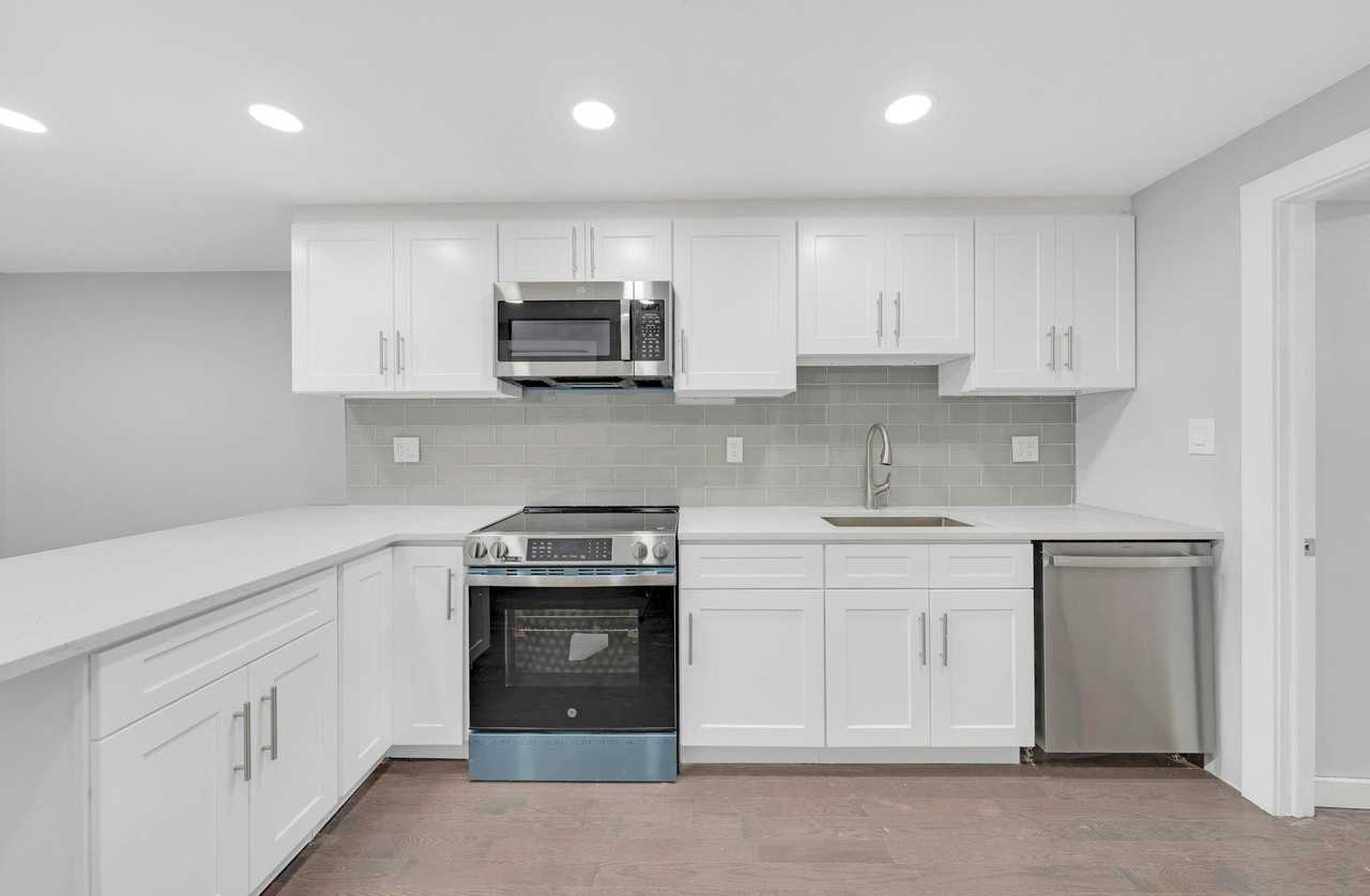 826 Grand St #1 - Photo 6 of 15