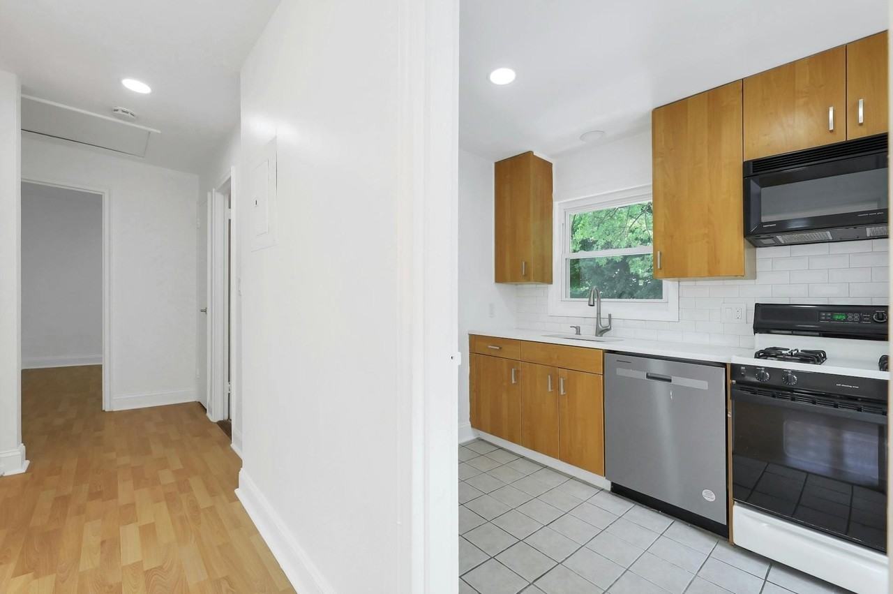 179 Christie Hts #B - Photo 6 of 22