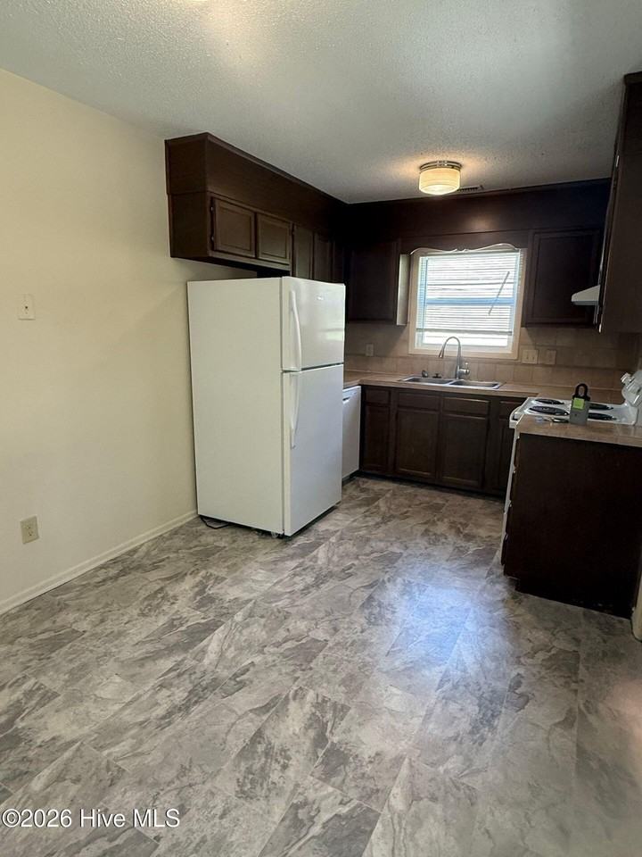 306 Pine Valley Rd - Photo 2 of 8