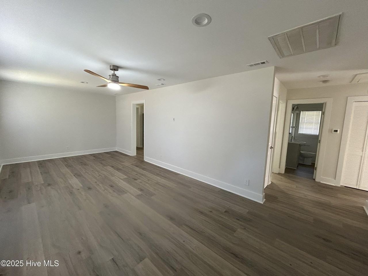 113 Hawthorne Dr - Photo 3 of 23