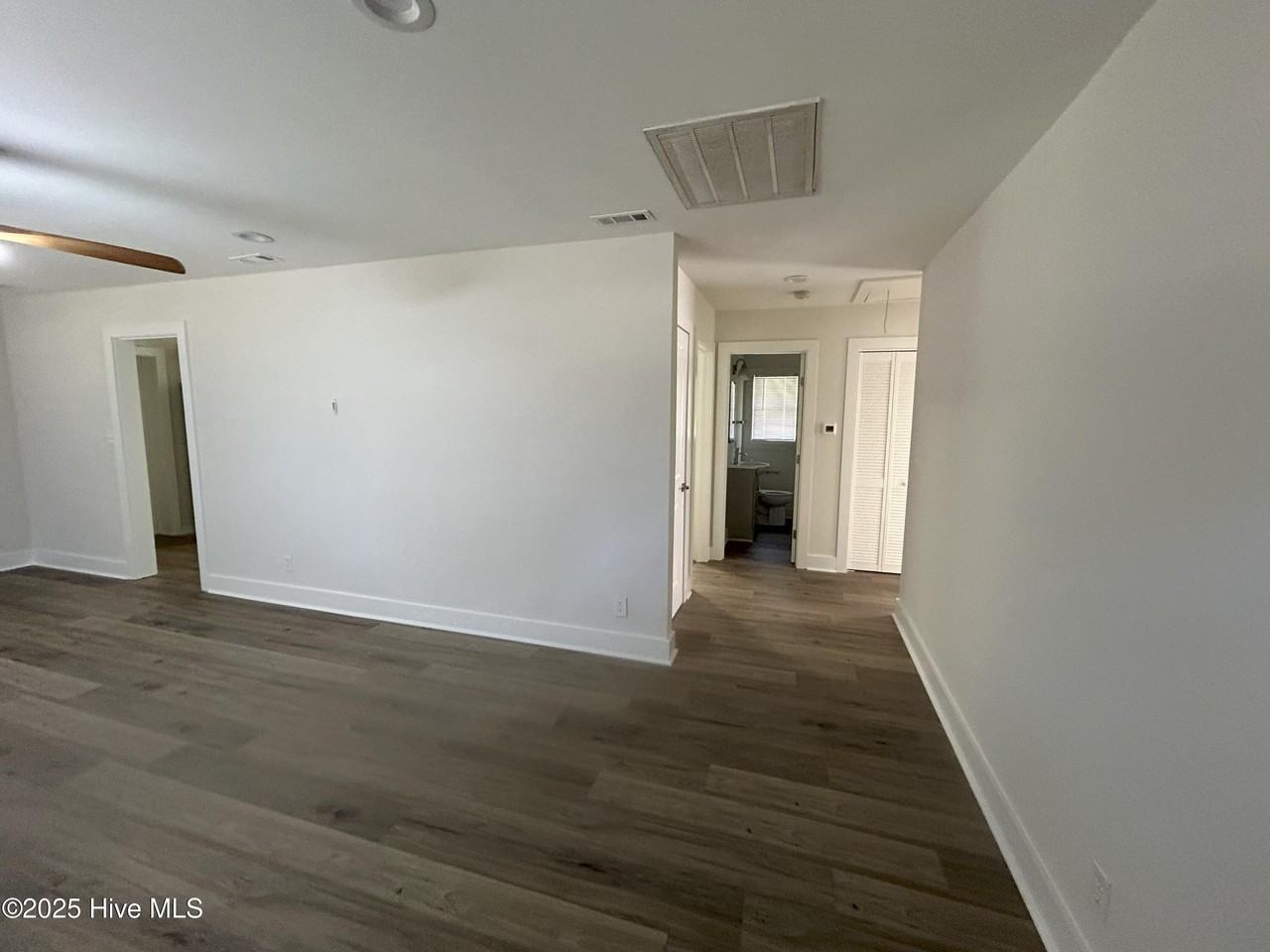 113 Hawthorne Dr - Photo 4 of 23