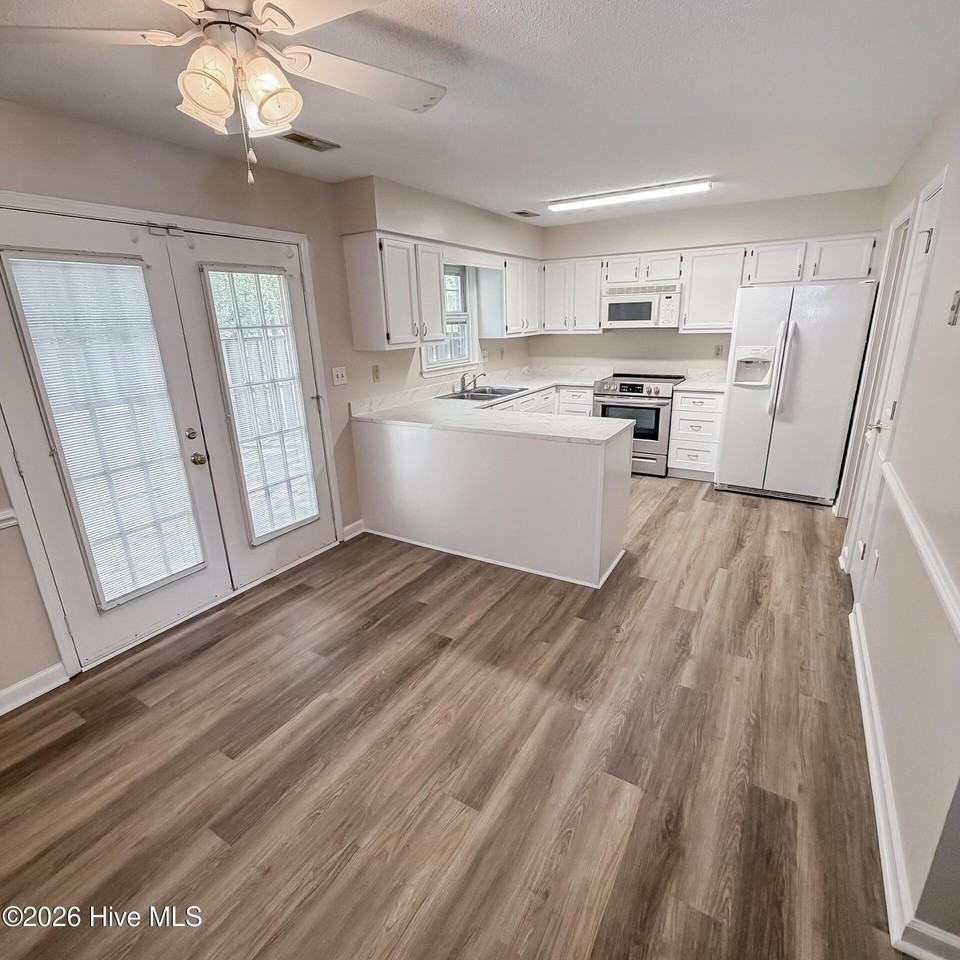 2903 Cedar Creek Rd #G - Photo 3 of 13