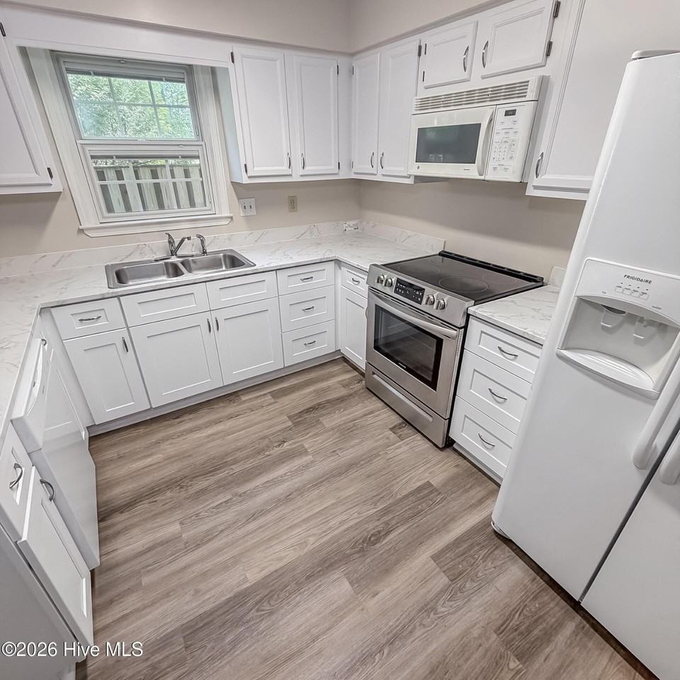 2903 Cedar Creek Rd #G - Photo 4 of 13