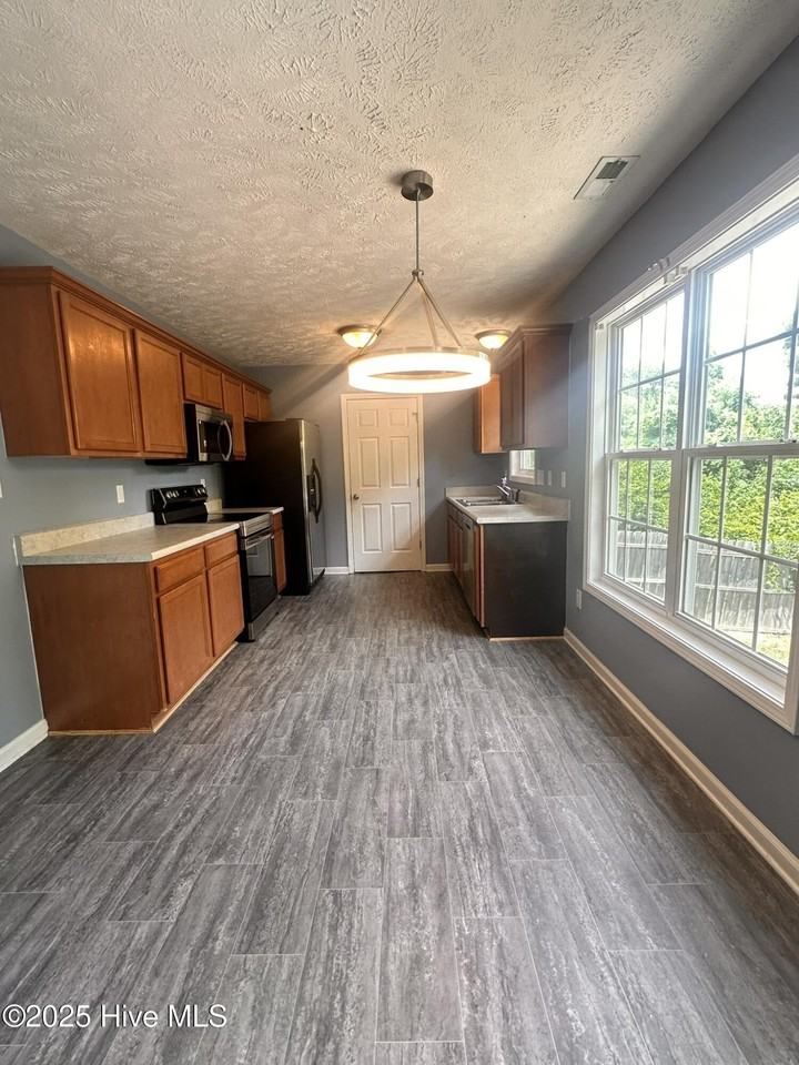 2241 Stornoway Ct - Photo 5 of 25