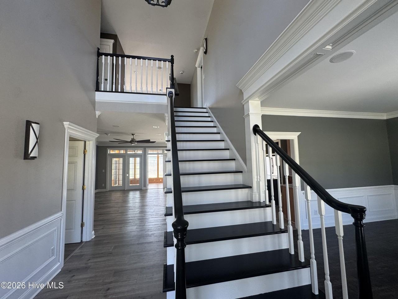 118 Captains Ln - Photo 2 of 26