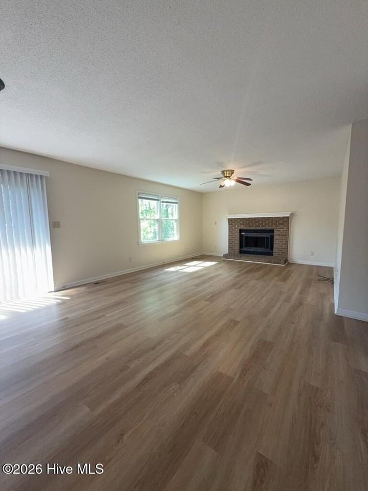 2701 Northwoods Dr - Photo 3 of 14