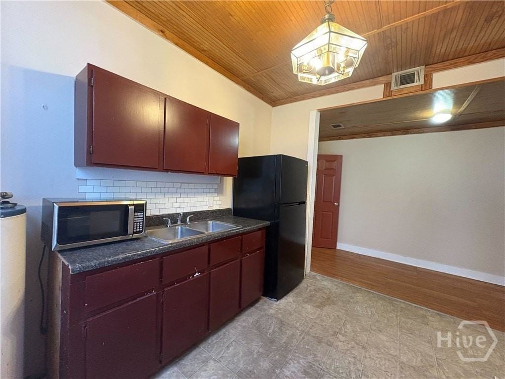 18 N Main St - Photo 3 of 8