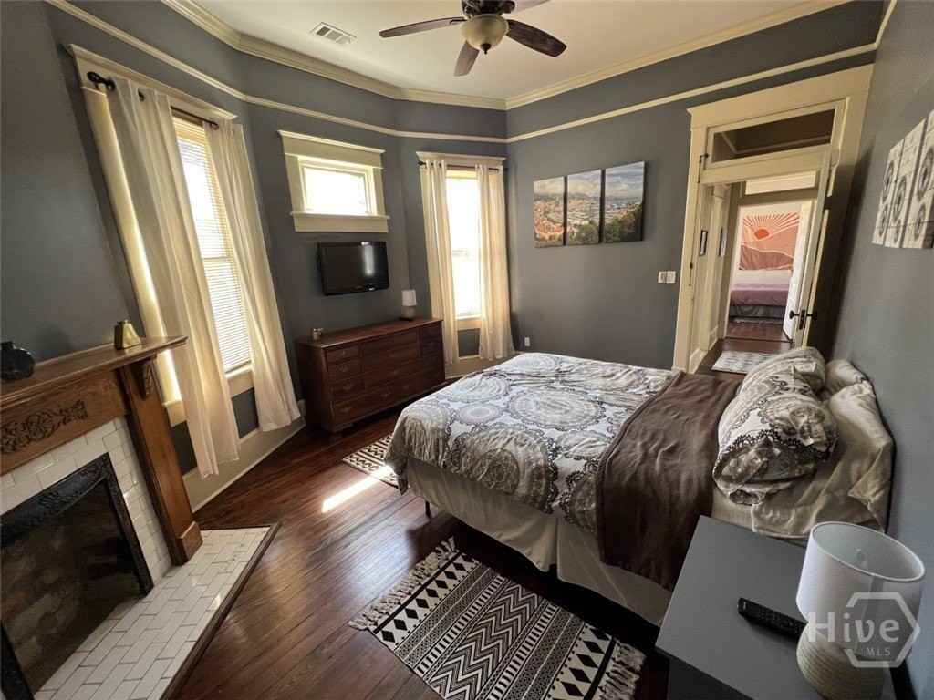 107 W 37th St - Photo 2 of 20