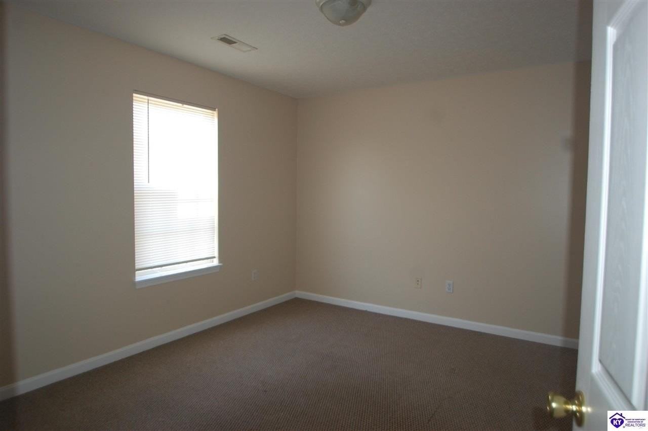 105 N Osprey Ct - Photo 7 of 9