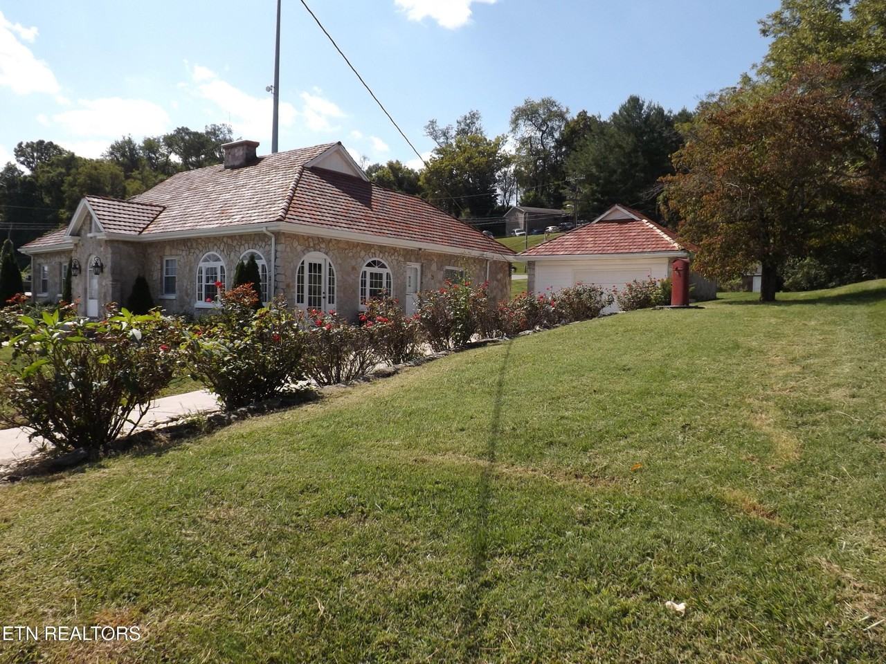 1702 Haynes St - Photo 4 of 50