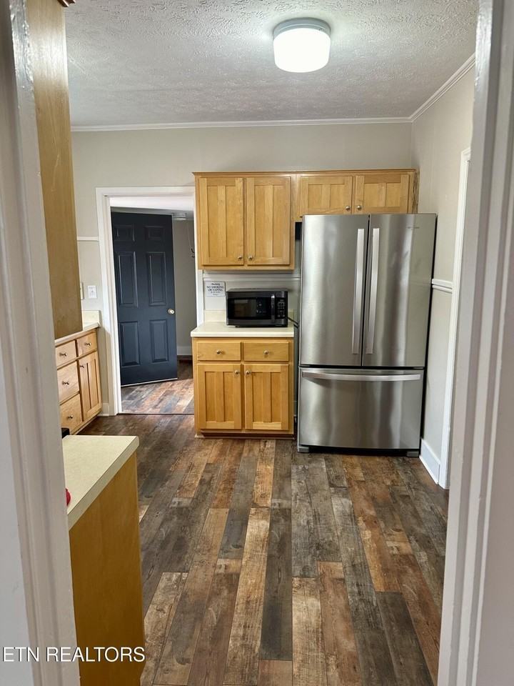 203 W Cumberland St - Photo 3 of 14