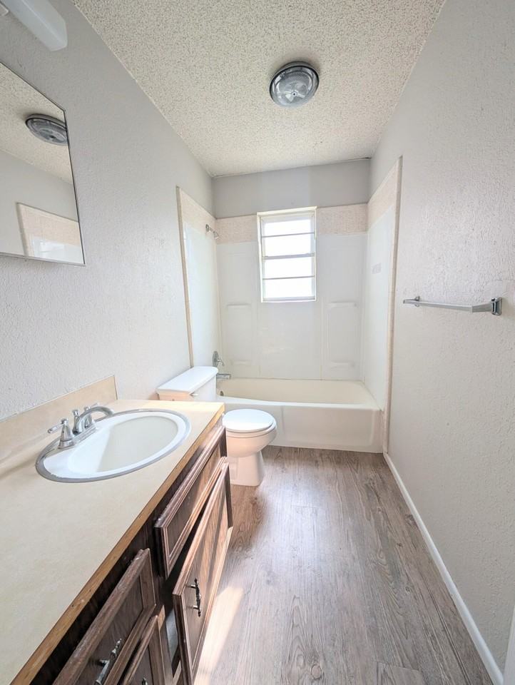 6509 21st St #B - Photo 7 of 9