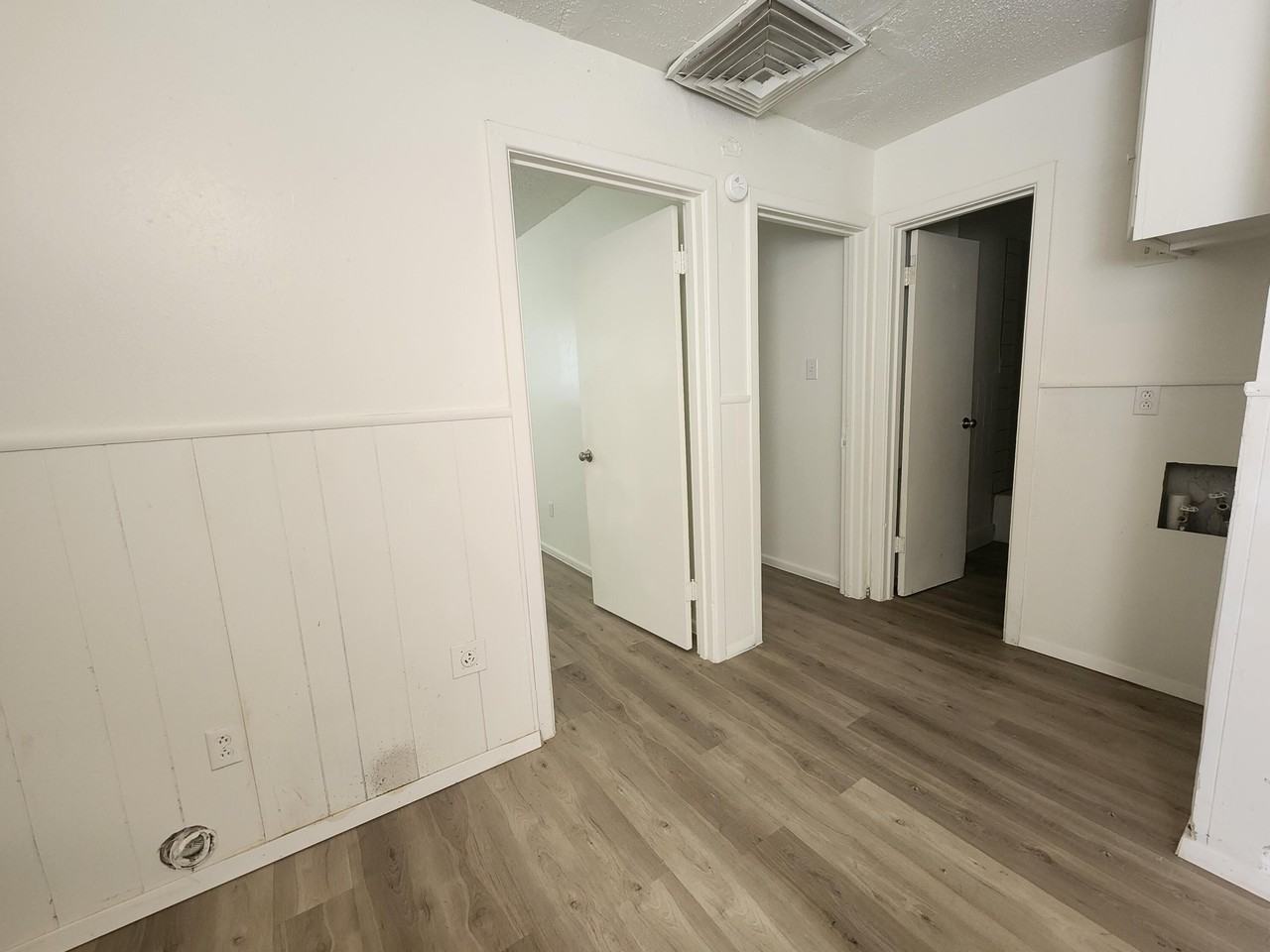 609 38th St #B - Photo 4 of 9