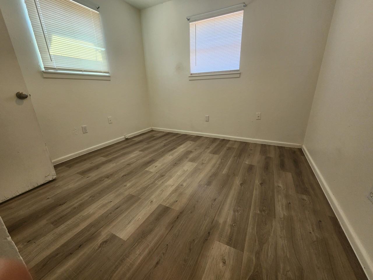 609 38th St #B - Photo 5 of 9