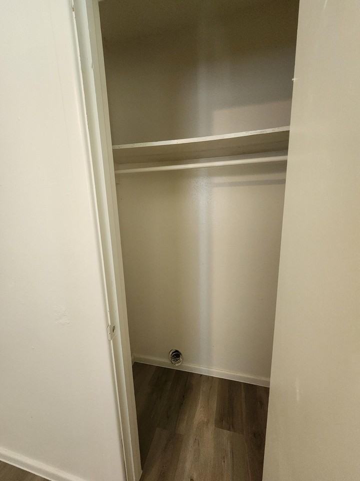 609 38th St #B - Photo 6 of 9