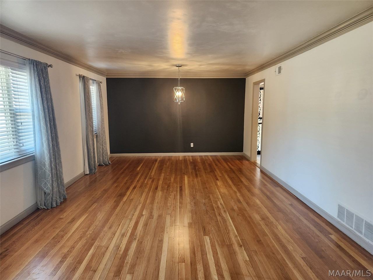 2814 Ashley Ave - Photo 4 of 50