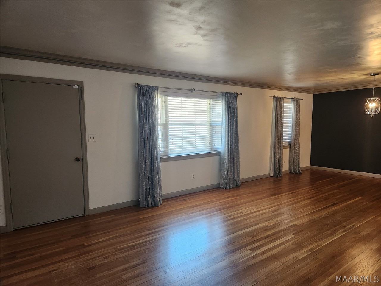 2814 Ashley Ave - Photo 5 of 50