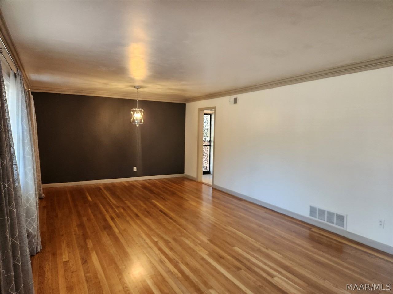 2814 Ashley Ave - Photo 7 of 50