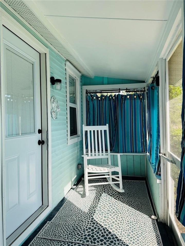 6980 Poinsetta Ave - Photo 3 of 17