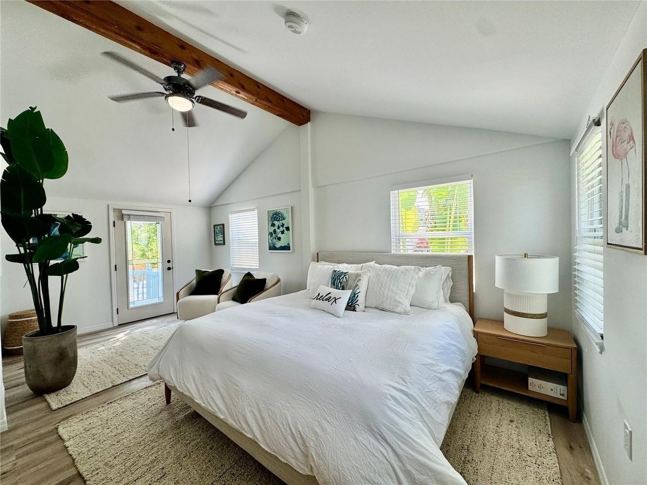 6980 Poinsetta Ave - Photo 4 of 17