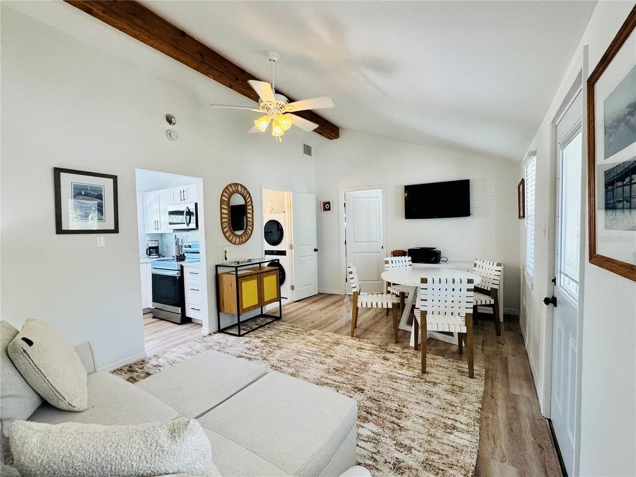 6980 Poinsetta Ave - Photo 7 of 17