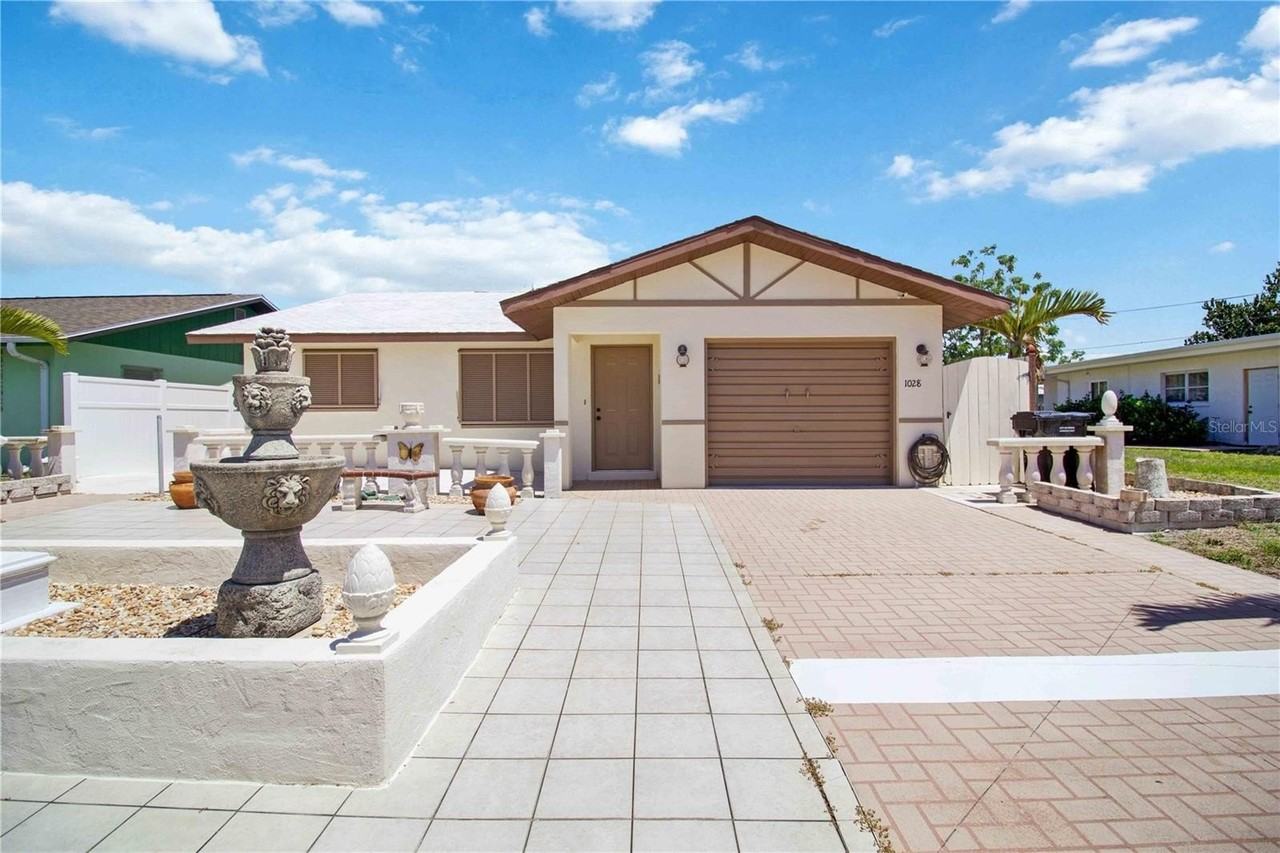 1028 Lillian St - Photo 2 of 30