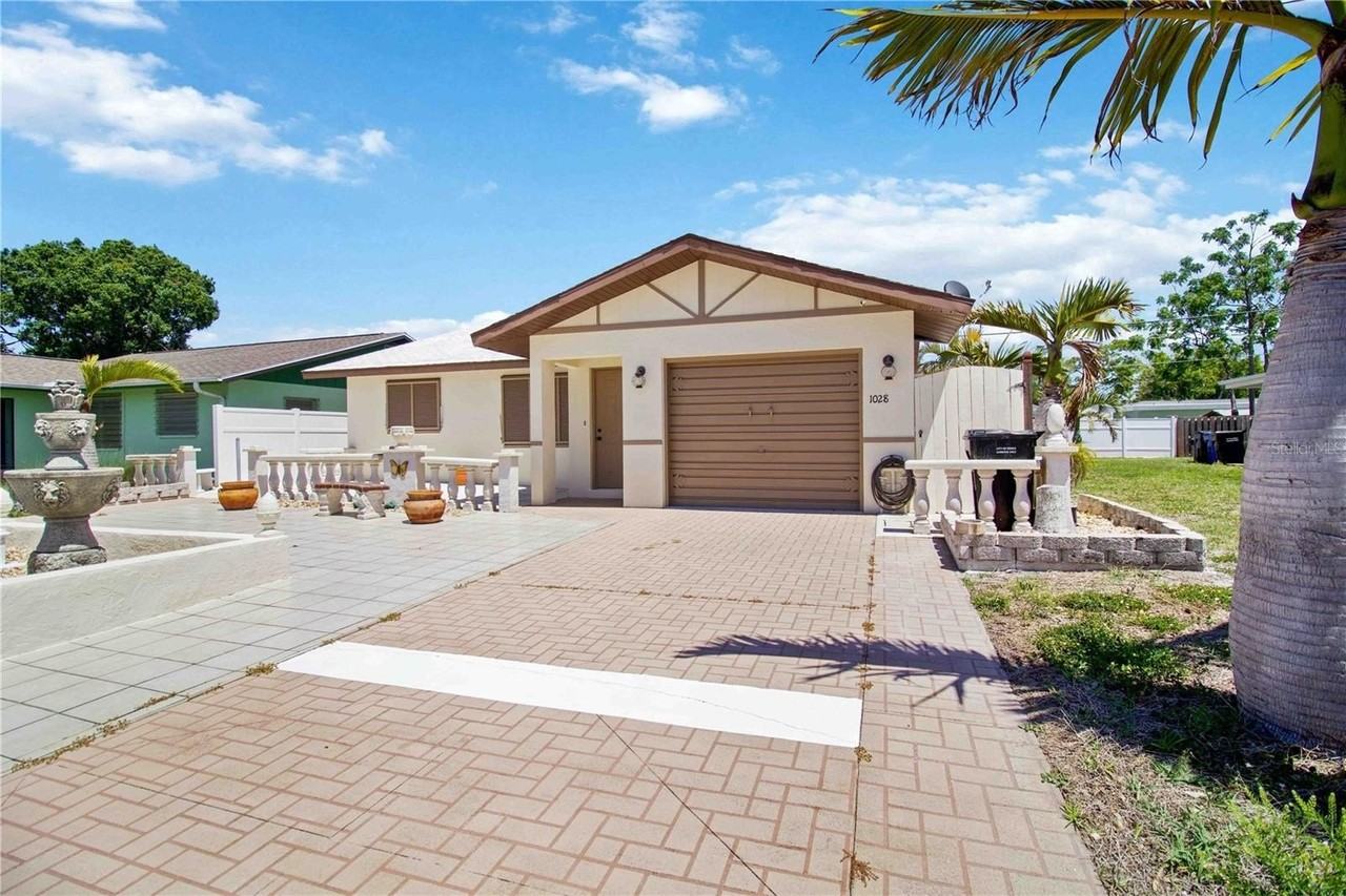 1028 Lillian St - Photo 3 of 30