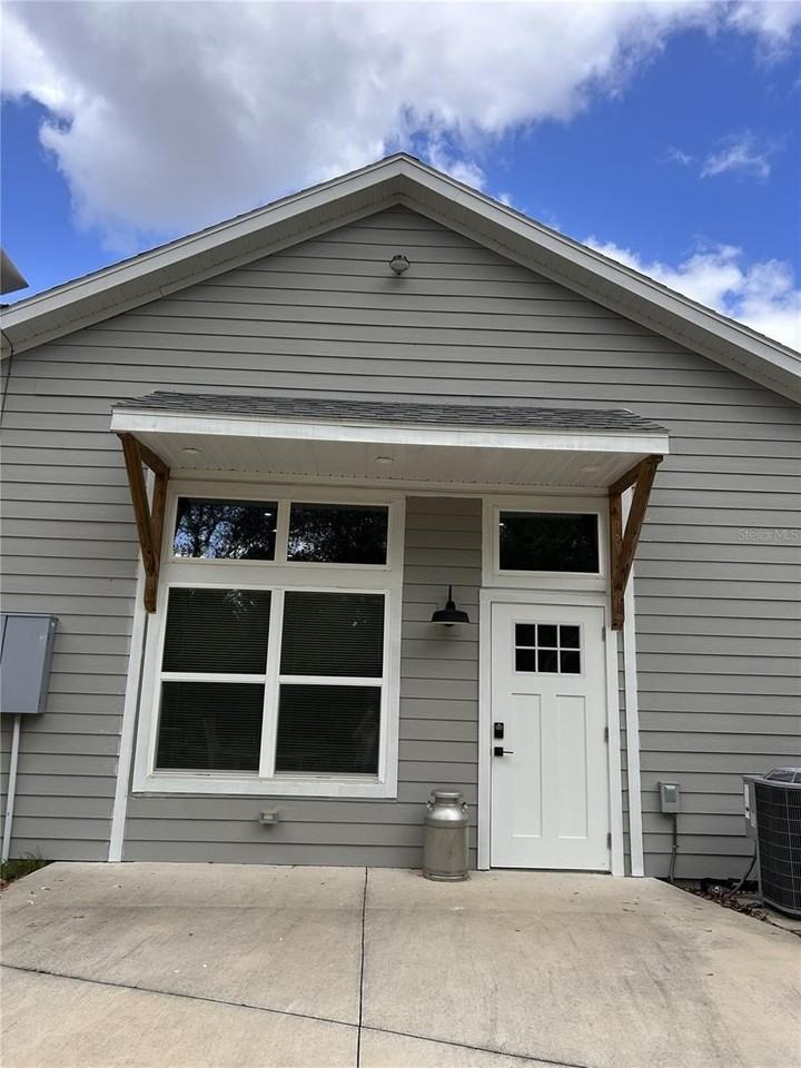 12870 Ne 103rd Ter - Photo 2 of 32