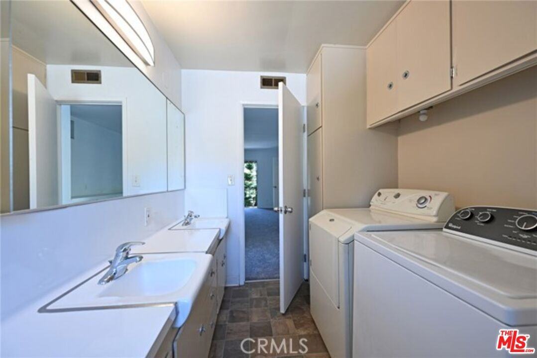 11061 Ohio Ave #3 - Photo 3 of 8