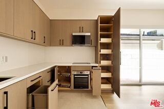 2325 27th St #B - Photo 4 of 8