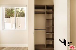 2325 27th St #B - Photo 7 of 8