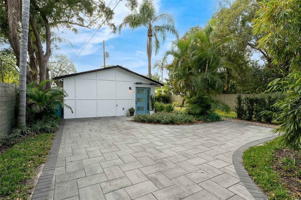 228 E Harding St - Photo 4 of 34