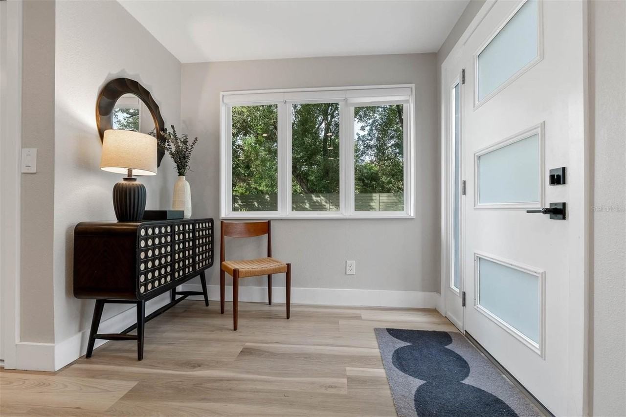 228 E Harding St - Photo 5 of 34