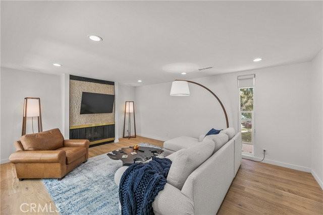 4745 La Villa Marina #J - Photo 7 of 8