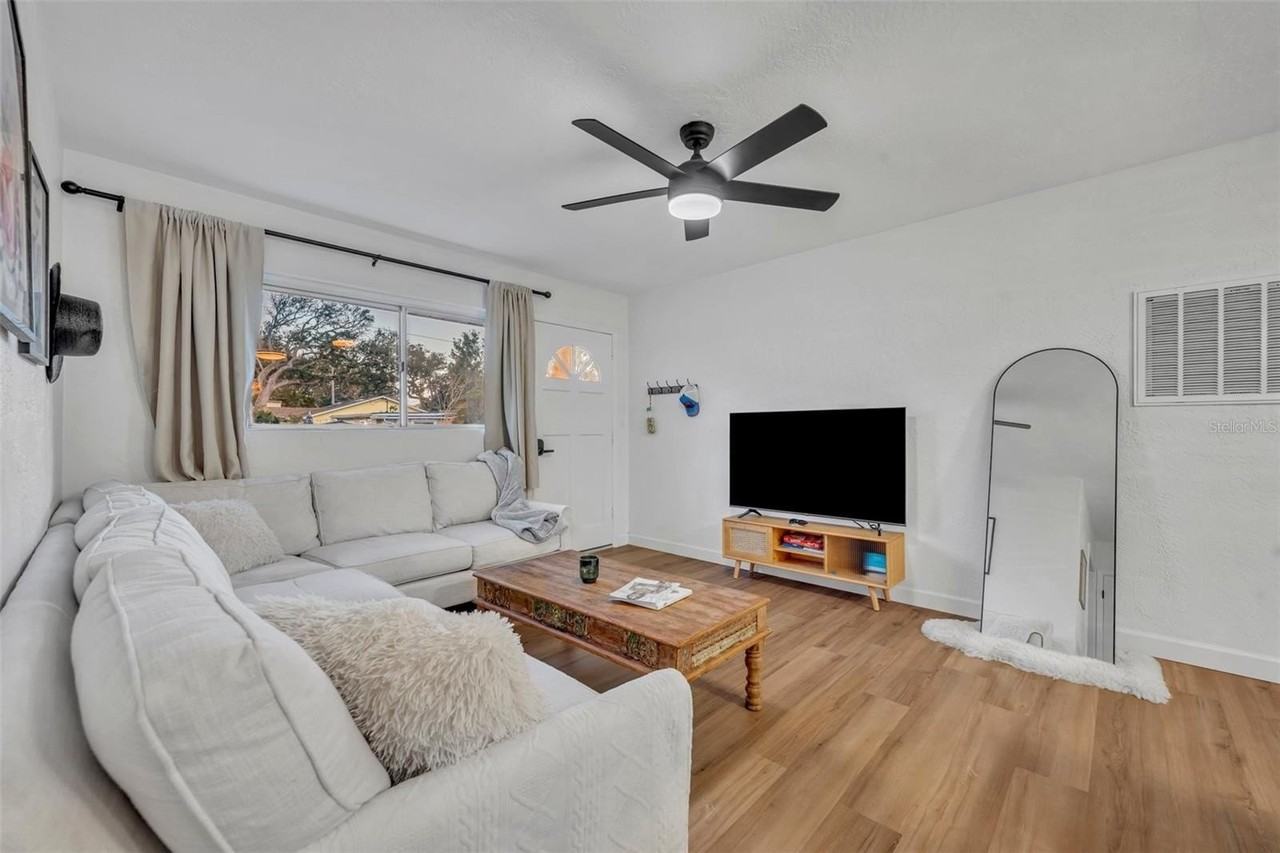 798 E 26th Ave - Photo 4 of 20