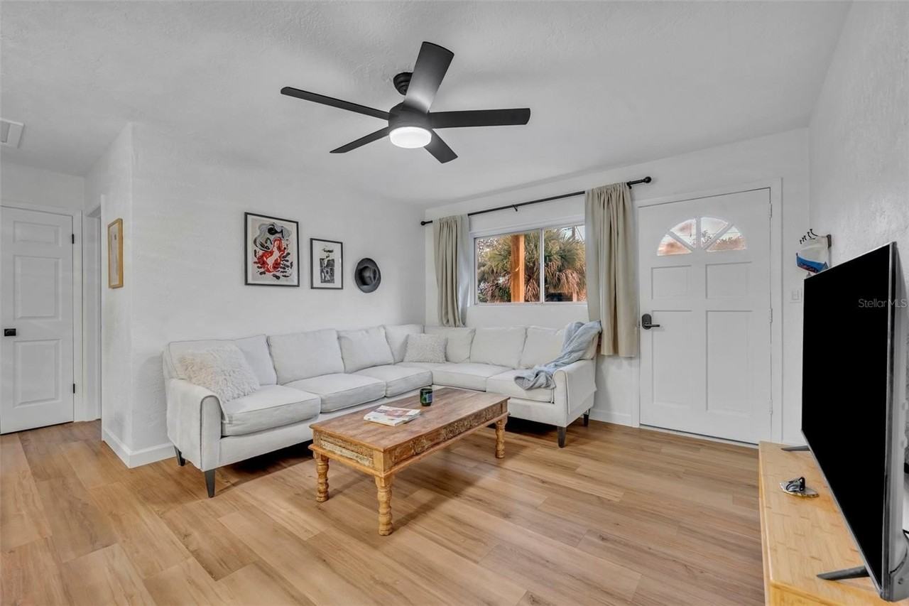 798 E 26th Ave - Photo 5 of 20