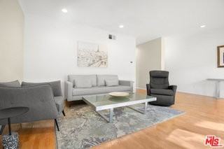 916 15th St #1 - Photo 4 of 8