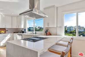 featured image of 29 Lighthouse St #2