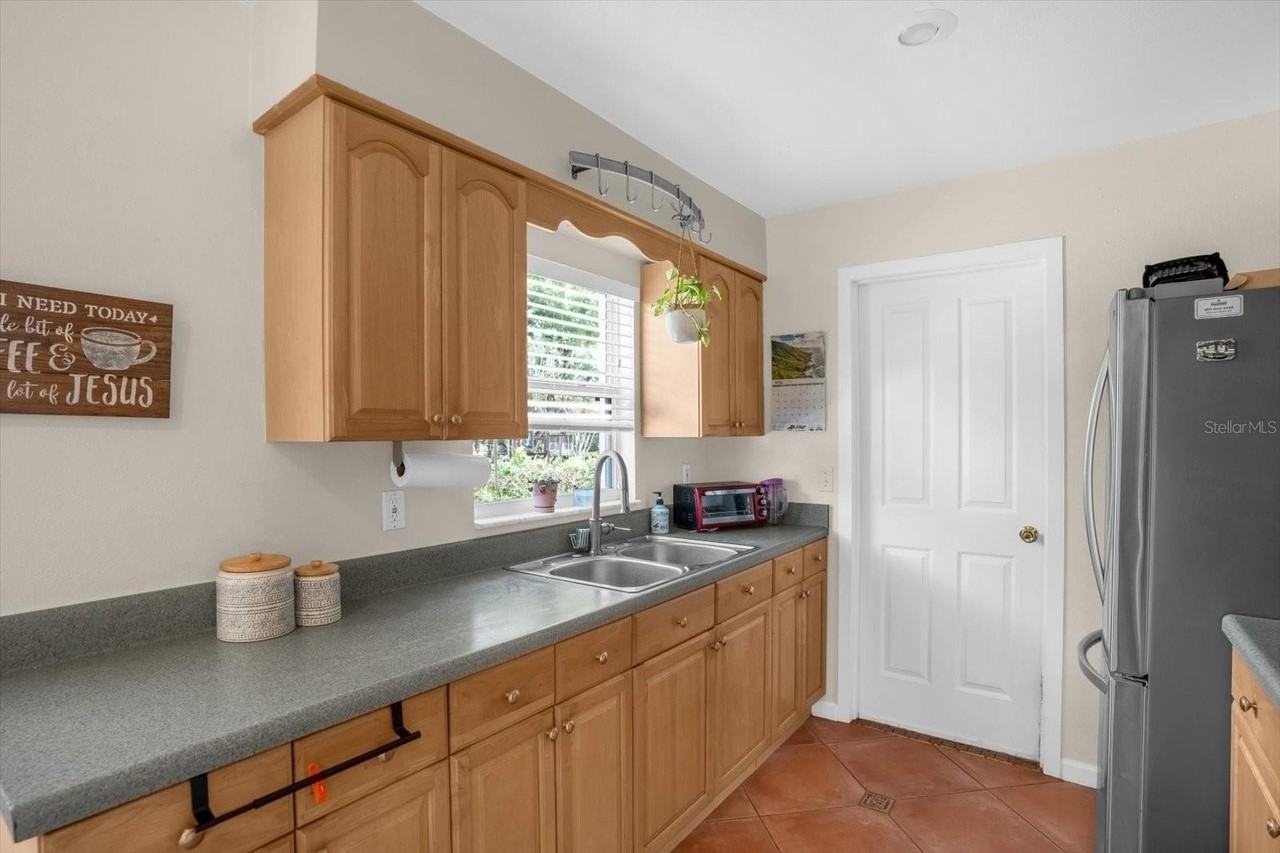 739 Seminole Ave - Photo 5 of 17