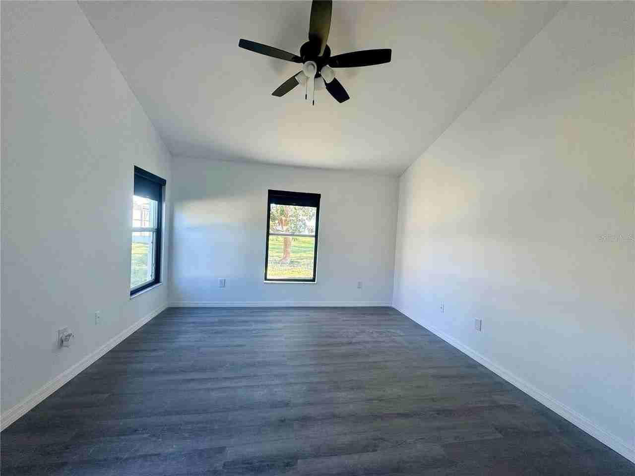 215 Hollowbrook Cir - Photo 7 of 25