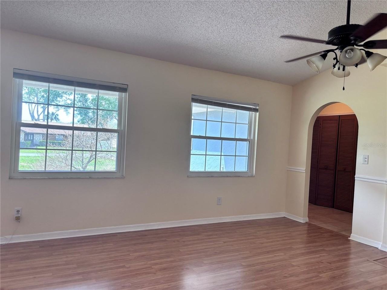 4907 Ne 6th St - Photo 3 of 25