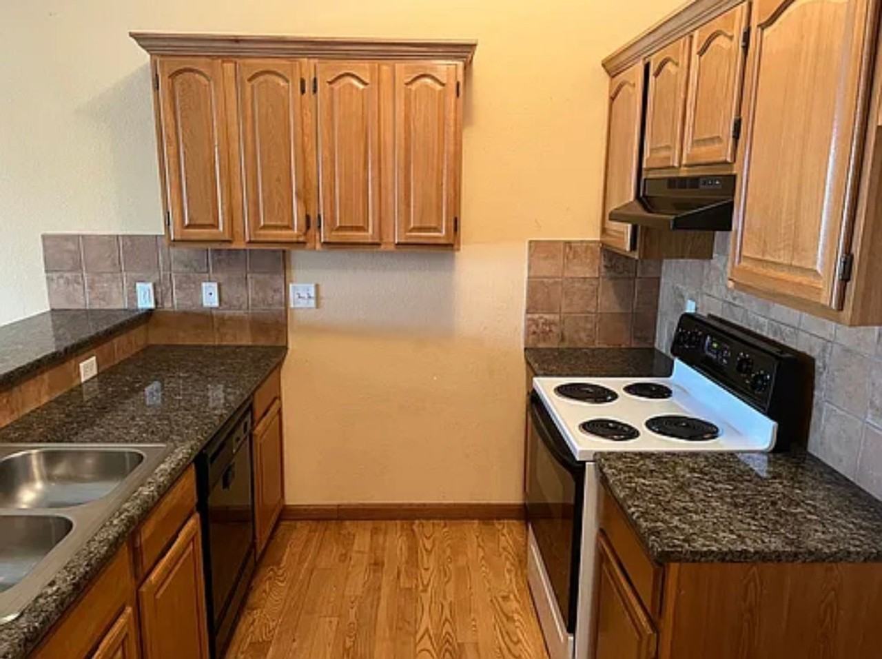 1909 S Powahatan Ct - Photo 3 of 12