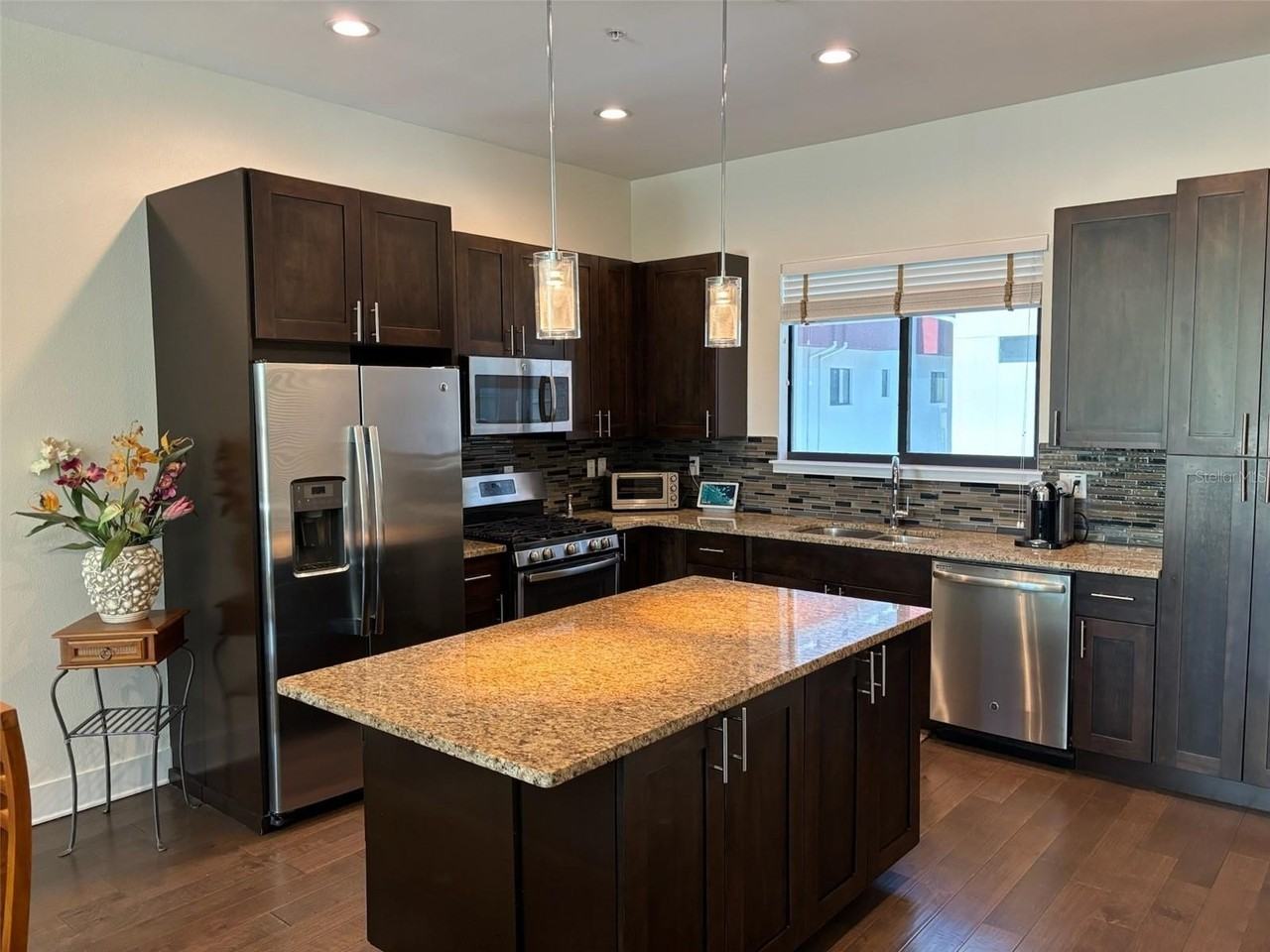 130 8th St N - Photo 3 of 39