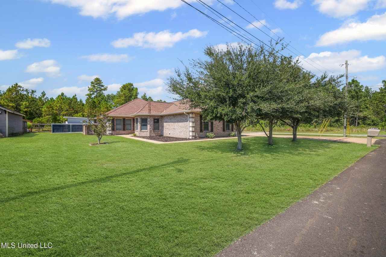 15301 Parker Rd - Photo 2 of 50