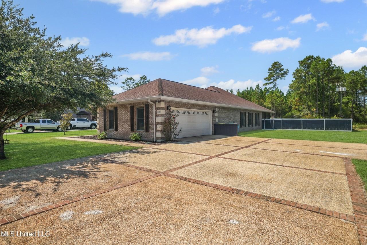 15301 Parker Rd - Photo 5 of 50