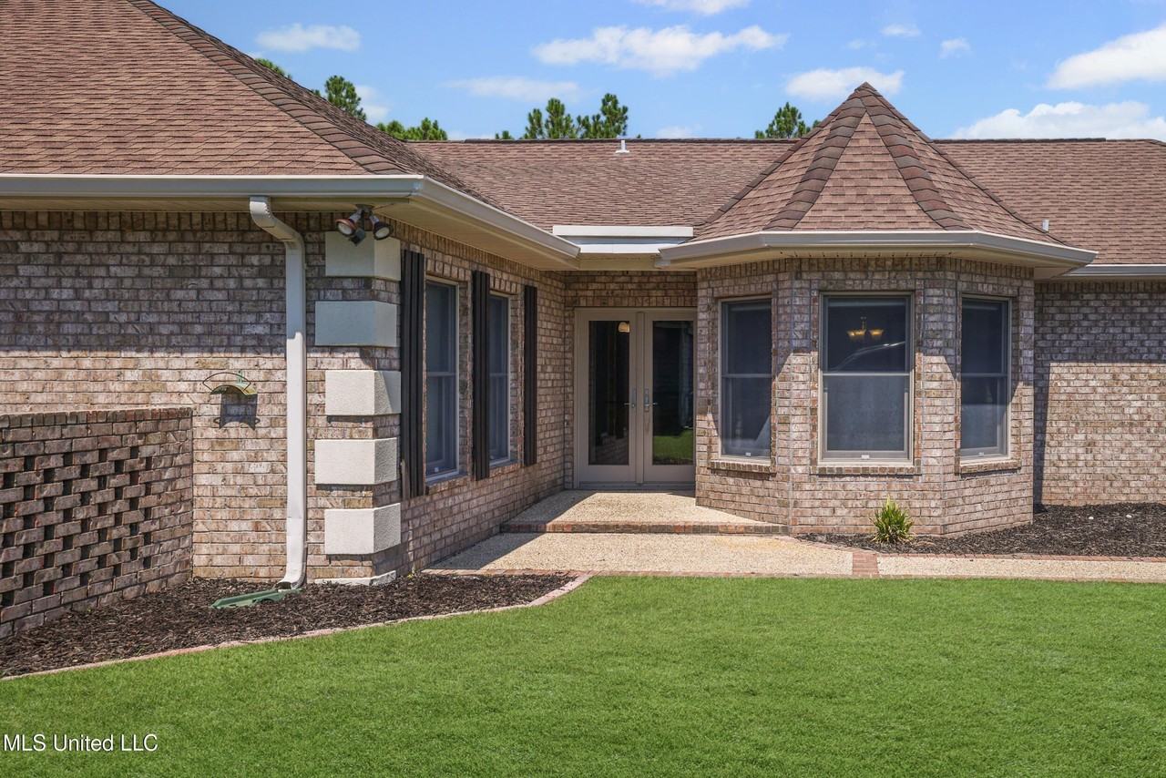 15301 Parker Rd - Photo 7 of 50