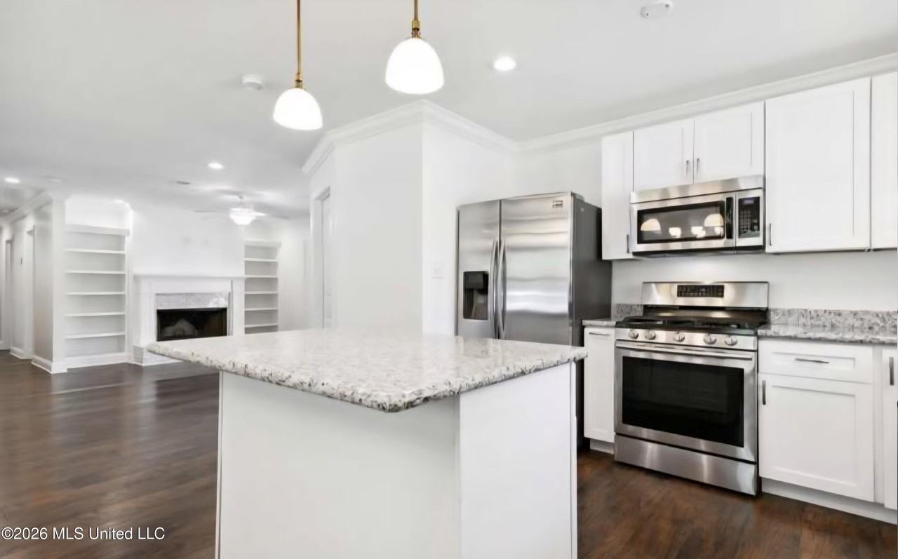 2700 Hargrove Dr - Photo 2 of 8