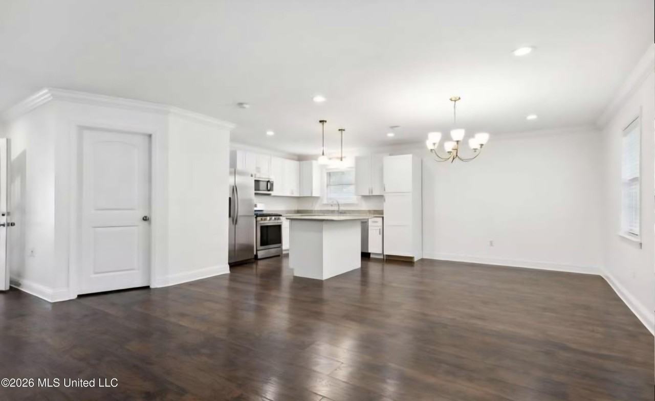 2700 Hargrove Dr - Photo 3 of 8